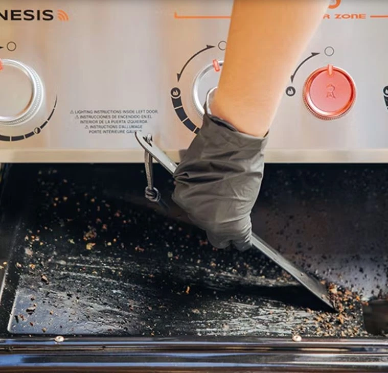 Weber Genesis E-335 Gas Grill 7 Weber Genesis E-335 Gas Grill - Image 5