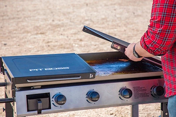 Pit Boss 4 Burner Deluxe Griddle - Flat Top Grill with Foldable Side Shelf 6 Pit Boss 4 Burner Deluxe Griddle - Flat Top Grill with Foldable Side Shelf - Image 4