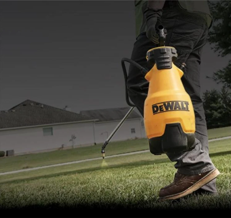 DeWALT 2 Gal. Sprayer 6 DeWALT 2 Gal. Sprayer - Image 4